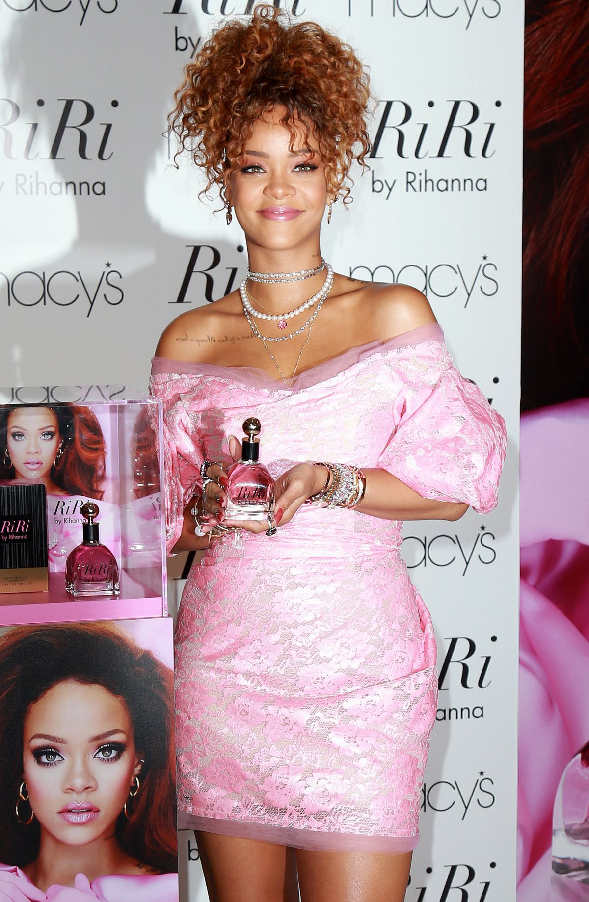 Rihanna At Riri By Rihanna Fragrance Unveiling At Macy S Downtown Brooklyn 08 30 2015 Hawtcelebs