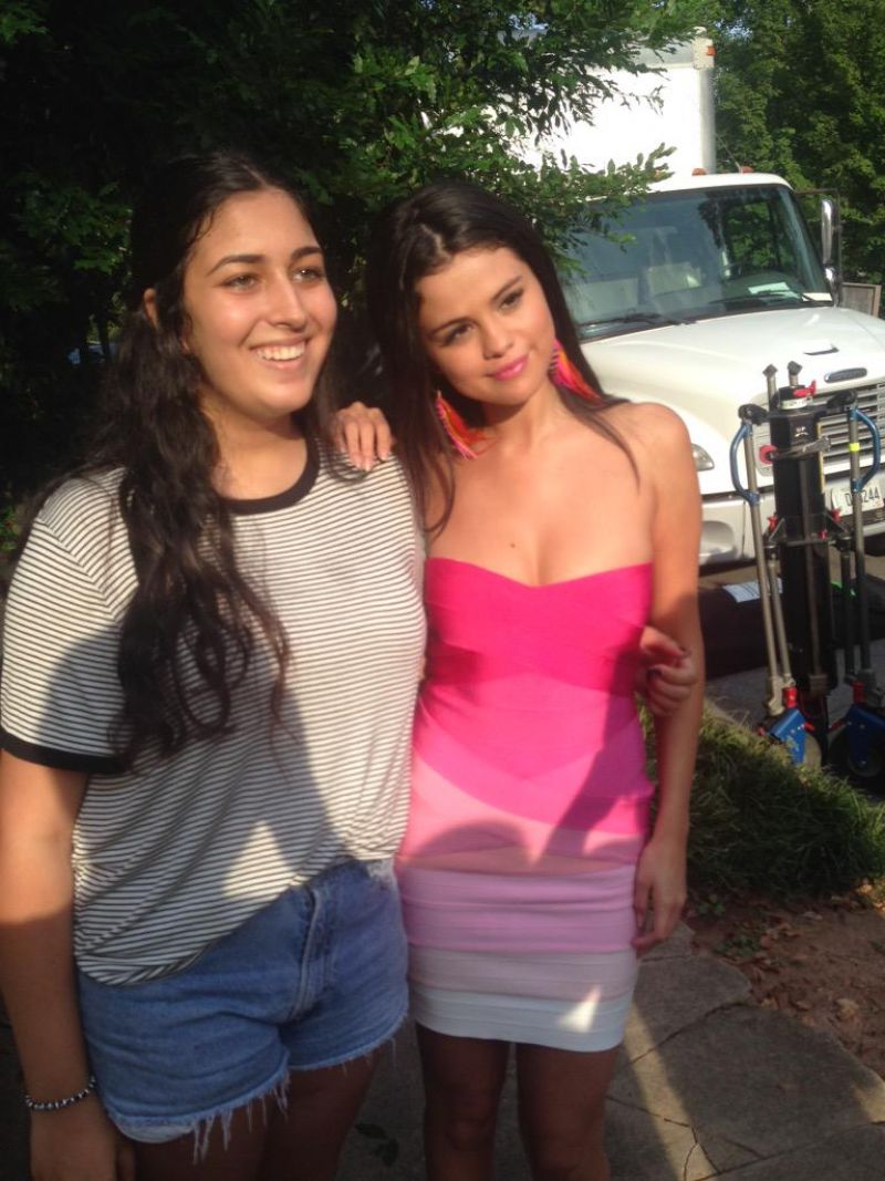 Selena Gomez Arrives on Set for Neighbors 2 – GAFollowers