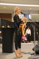JEWEL KILCHER Performs at Mall of America in Bloomington 10/05/2015