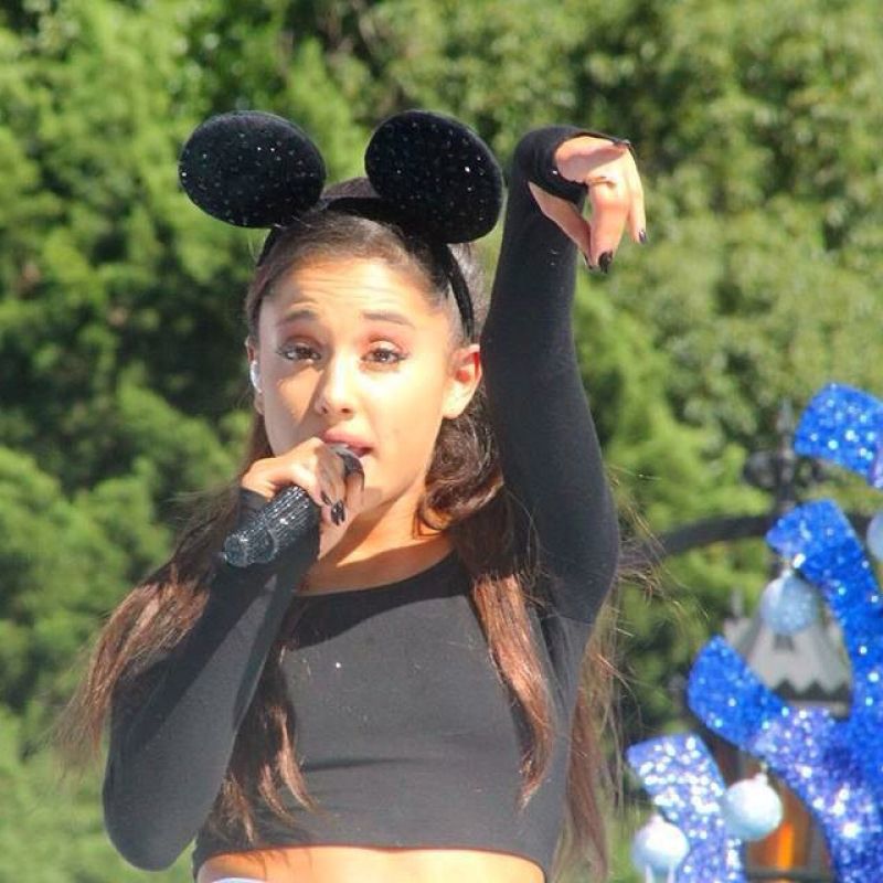 Ariana Grande Performs At Disney Parks’ Christmas Parade In Orlando 11 12 2015 Hawtcelebs