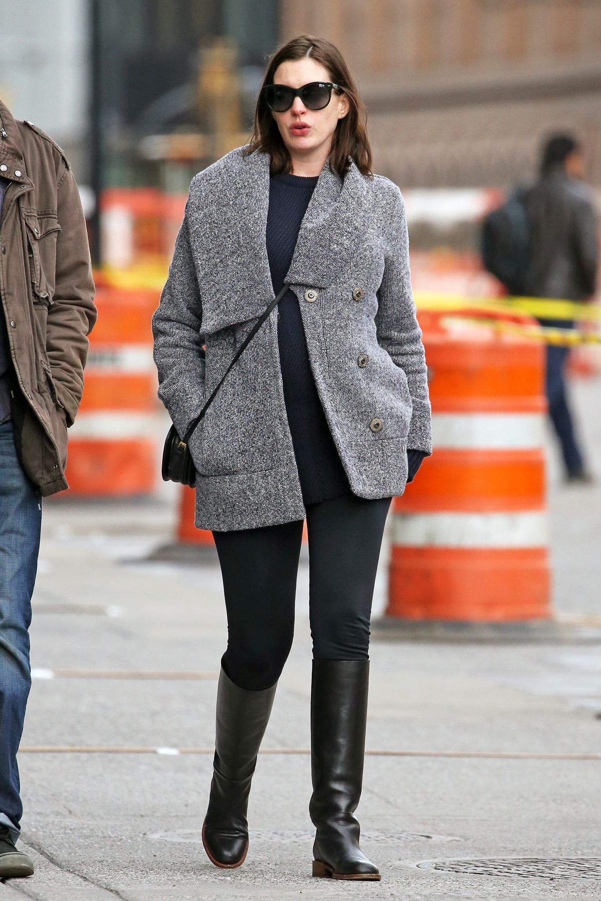 Pregnant ANNE HATHAWAY Out and About in New York 12/21/2015 – HawtCelebs