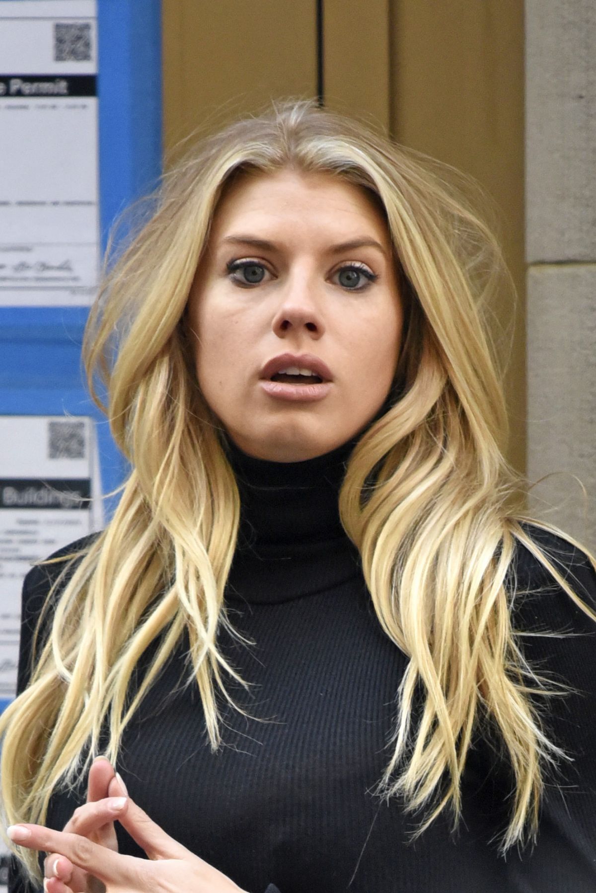 charlotte-mckinney-on-the-set-of-a-photoshoot-in-new-york-01-14-2016_1 HawtCelebs