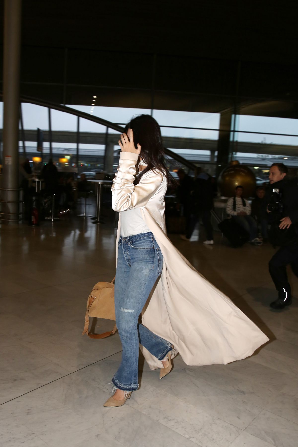 kendall jenner makes a low-key arrival at charles de gaulles airport in  paris, france-100918_5