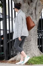 Pregnant ANNE HATHAWAY Leaves a Gym in West Hollywood 01/14/2016