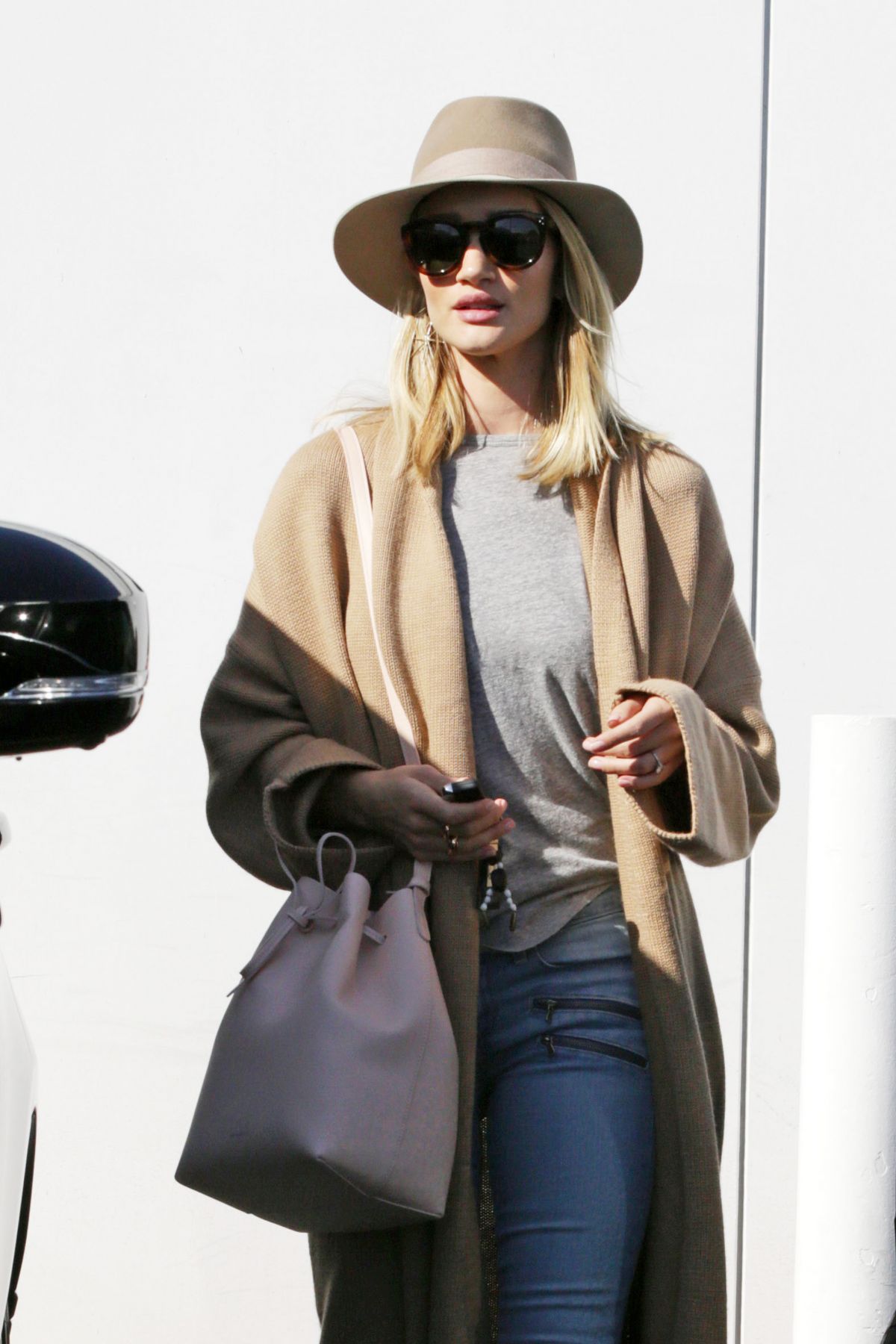 ROSIE HUNTINGTON-WHITELEY Leaves Fred Segal in West Hollywood 03/15 ...