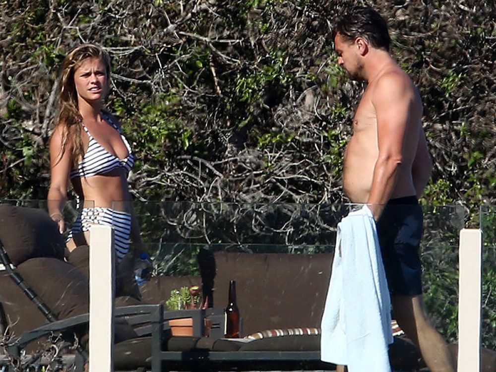 Nina Agdal And Leonardo Dicaprio At A Beach In Malibu Hawtcelebs