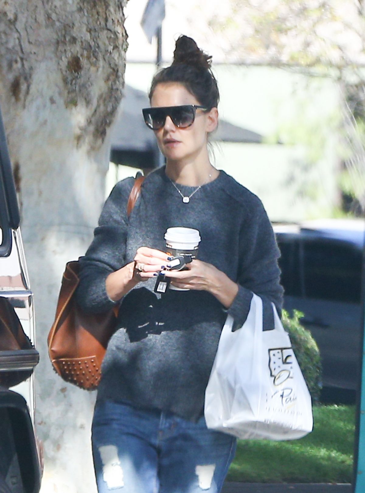 KATIE HOLMES Out in Los Angeles 11/05/2016 – HawtCelebs