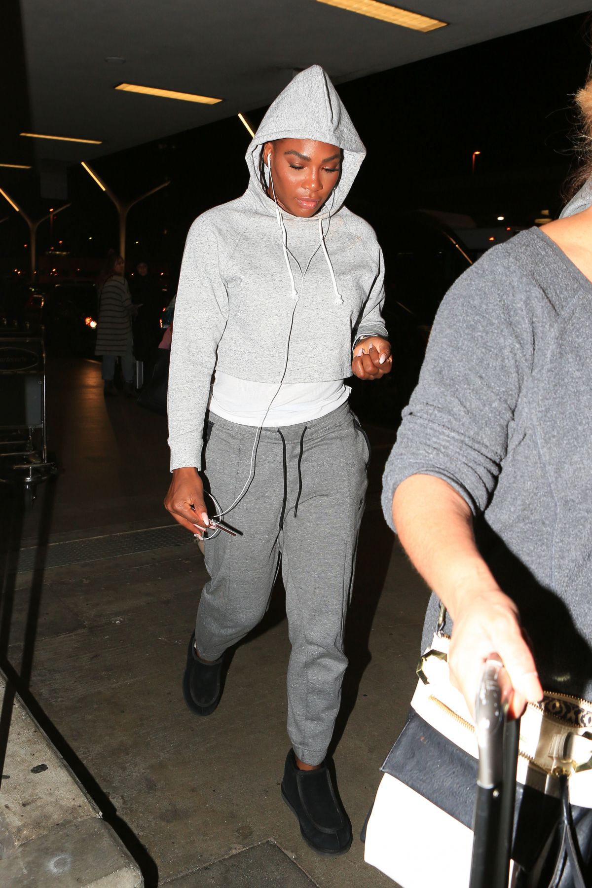 SERENA WILLIAMS at LAX Airport in Los Angeles 11/04/2016 – HawtCelebs