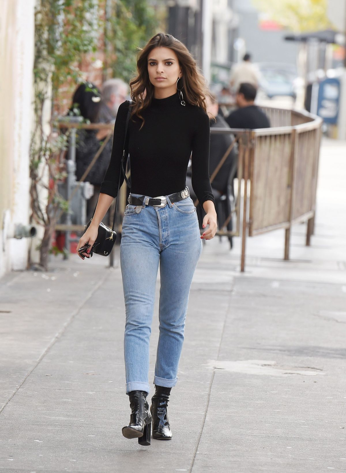 EMILY RATAJKOWSKI in Jeans Out and About in Los Angeles 12/06/2016 ...