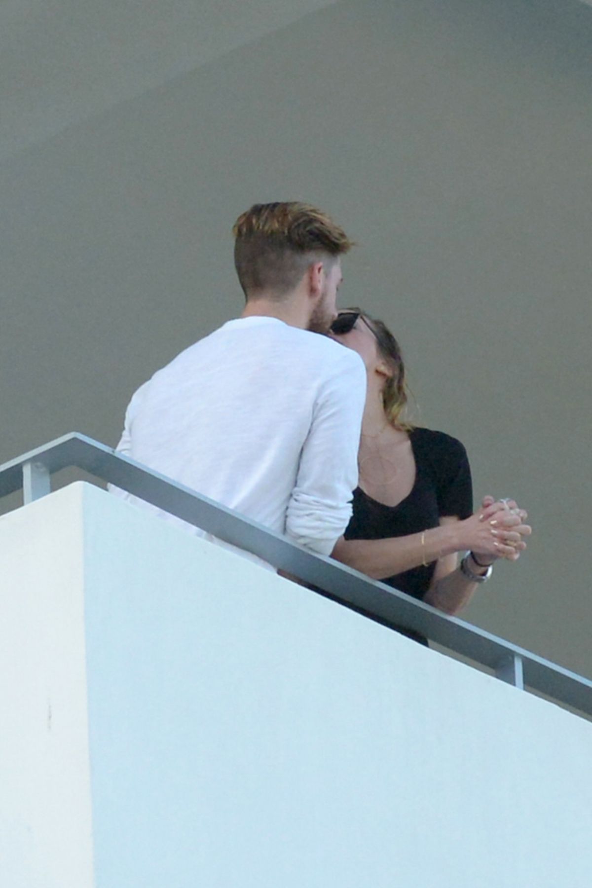 Katie Cassidy Kisses Her Boyfriend On The Balcony Of Her Hotel In Miami 12142016 Hawtcelebs 9984