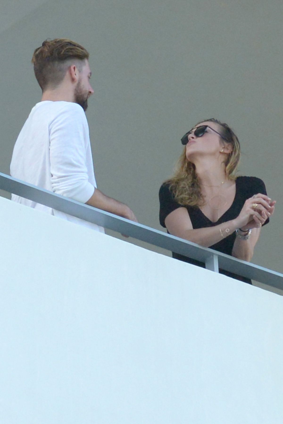 Katie Cassidy Kisses Her Boyfriend On The Balcony Of Her Hotel In Miami 12142016 Hawtcelebs 7993