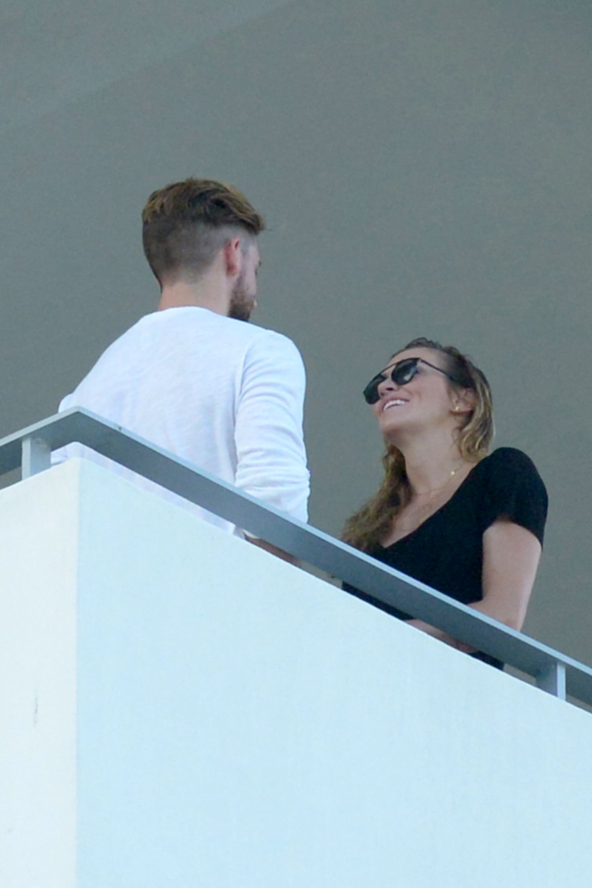 Katie Cassidy Kisses Her Boyfriend On The Balcony Of Her Hotel In Miami 12142016 Hawtcelebs 7524