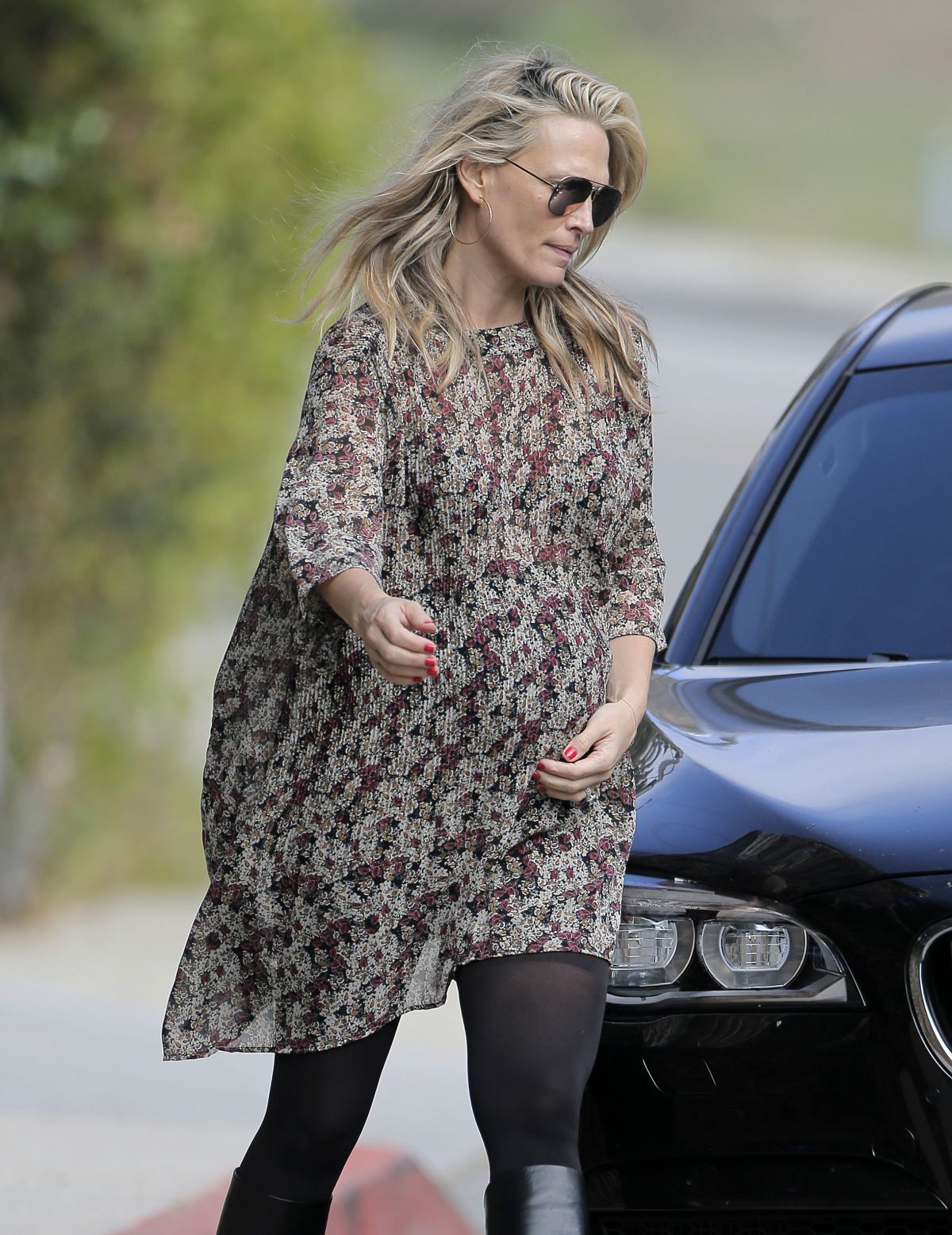 Pregnant MOLLY SIMS Out and About in Santa Monica 12/08/2016 – HawtCelebs