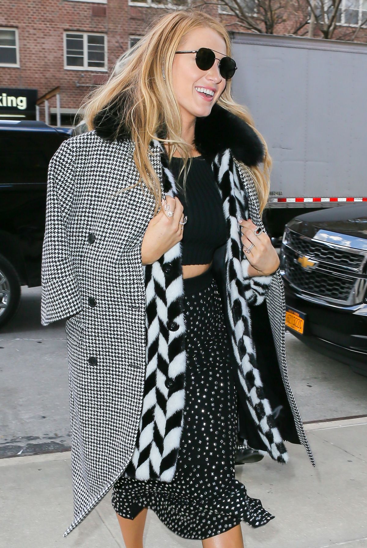 BLAKE LIVELY Arrives at Her Hotel in New York 02/15/2017 – HawtCelebs