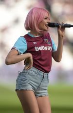PIXIE LOTT Performs at West Ham vs Everton Football Match Half Time in London 04/22/2017