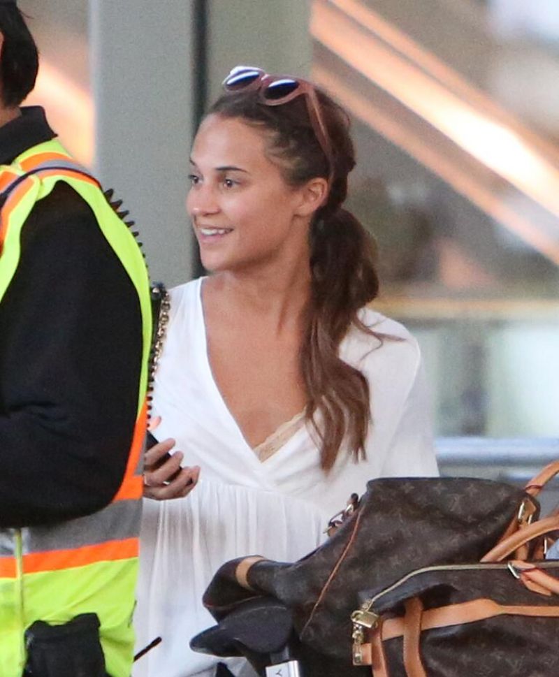 Alicia Vikander Toronto Airport July 15, 2017 – Star Style