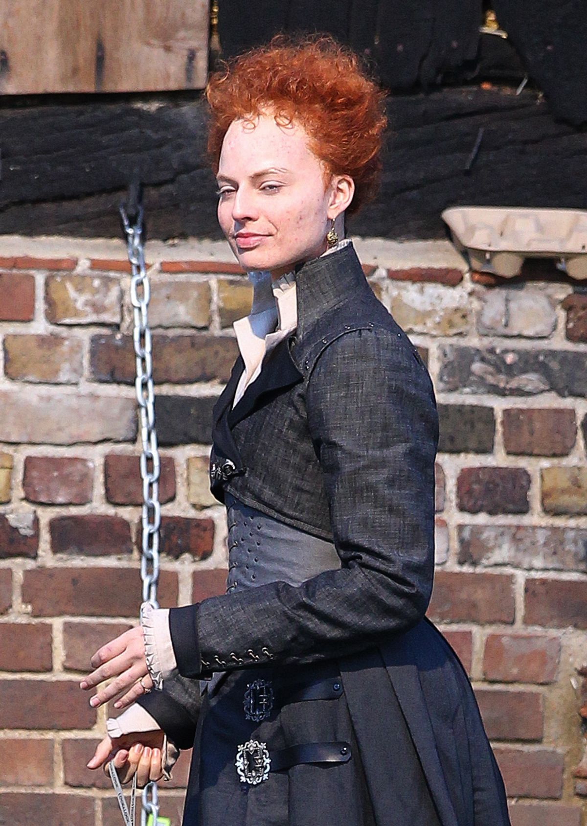 Margot Robbie As Queen Elizabeth I On The Set Of Mary Queen Of Scots Movie In Goldthorpe 0821