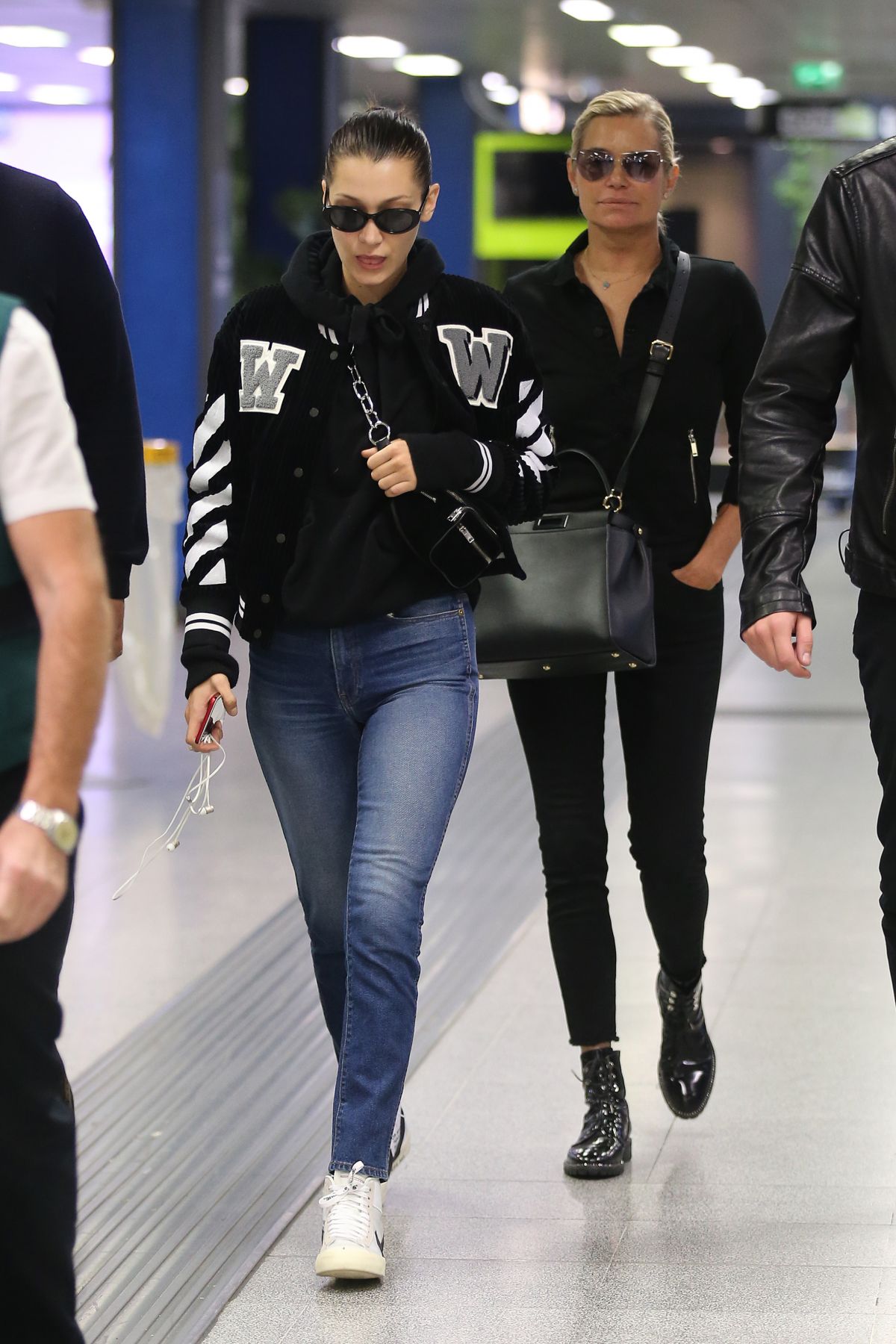 Gigi Hadid Malpensa Airport in Milan December 6, 2018 – Star Style