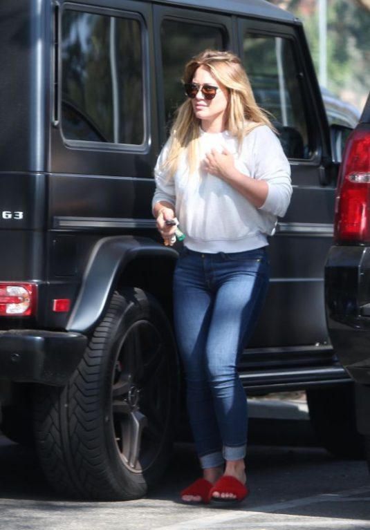 HILARY DUFF Watching her Son Play Baseball in Los Angeles 09/30/2017