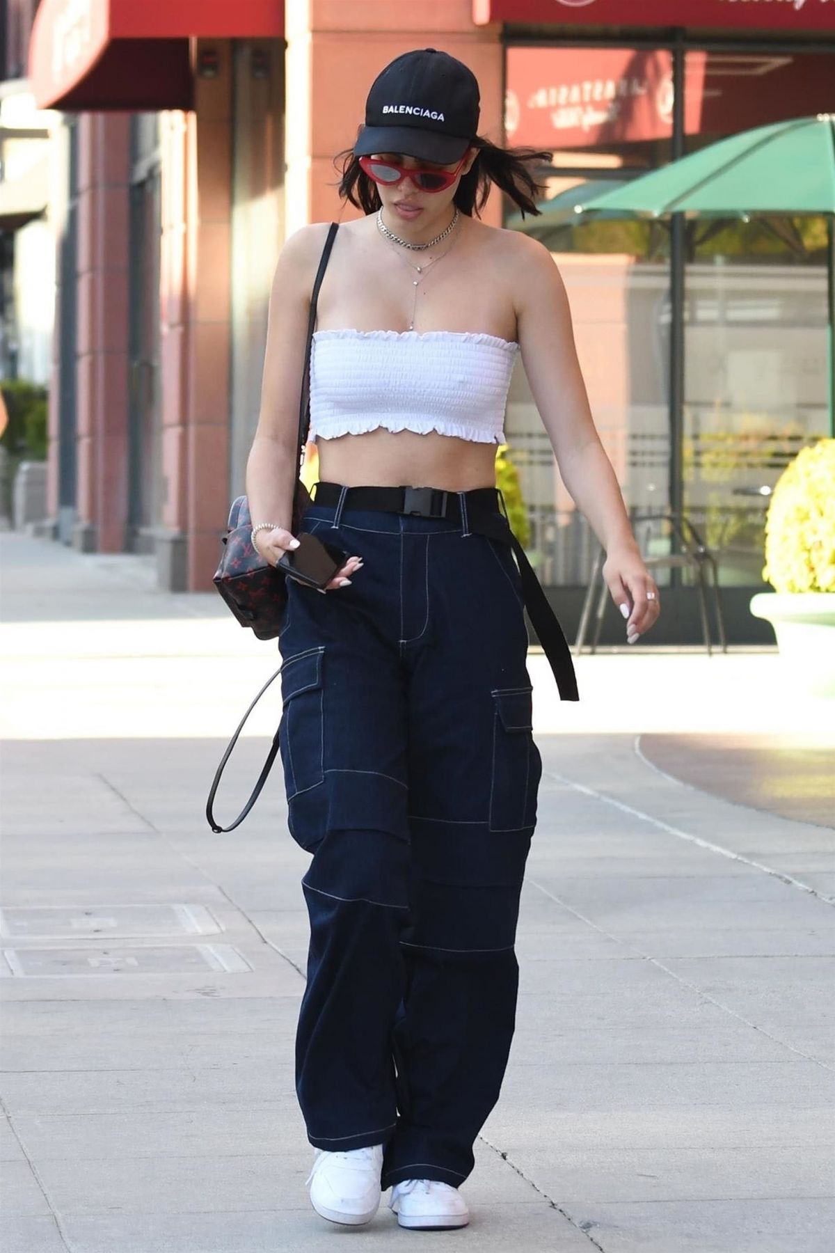 amelia hamlin wears a white crop top and black leggings during a trip to  the beverly hills nail design in los angeles-011019_7