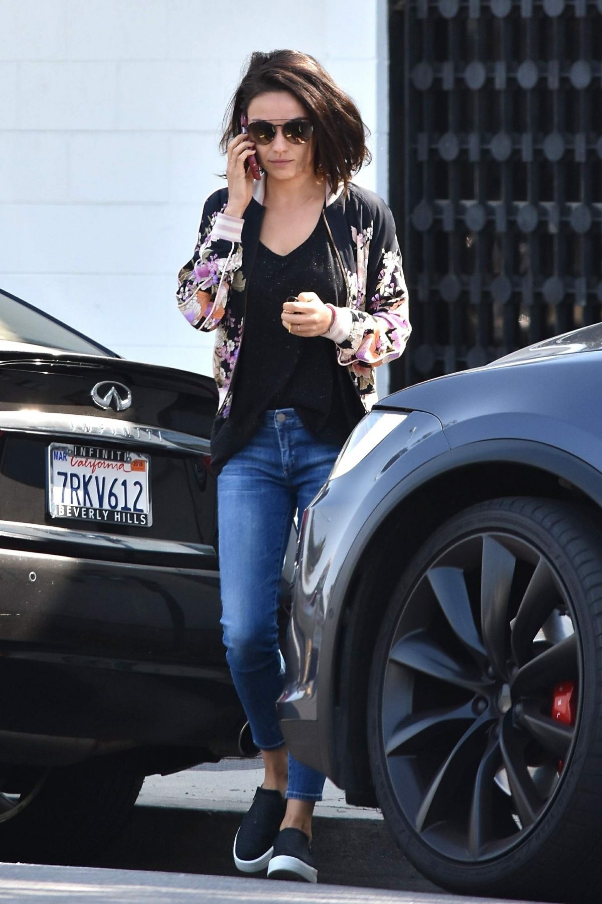 MILA KUNIS Arrives at a Hair Salon in Beverly Hills 10/13/2017 – HawtCelebs