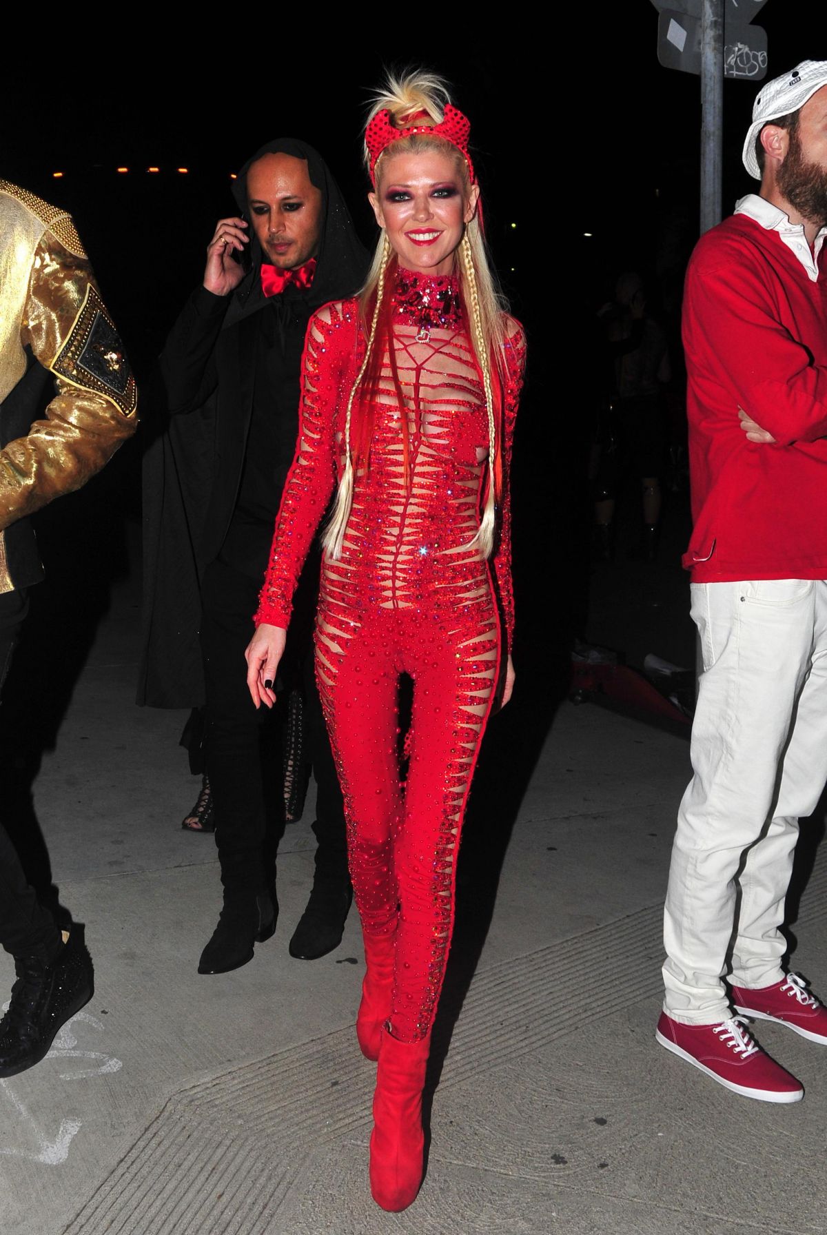 Tara Reid In Red Devil Costume Arrives At Maxim Halloween Party 1021 4498