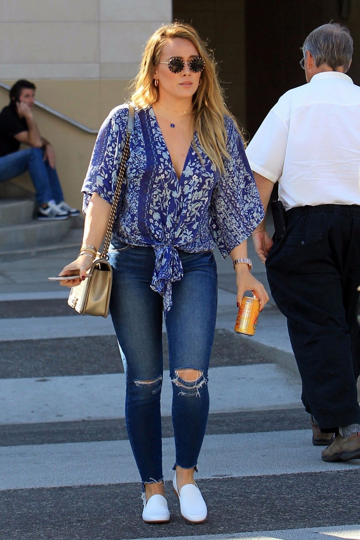 Hilary Duff In Ripped Jeans Out For Lunch In Los Angeles