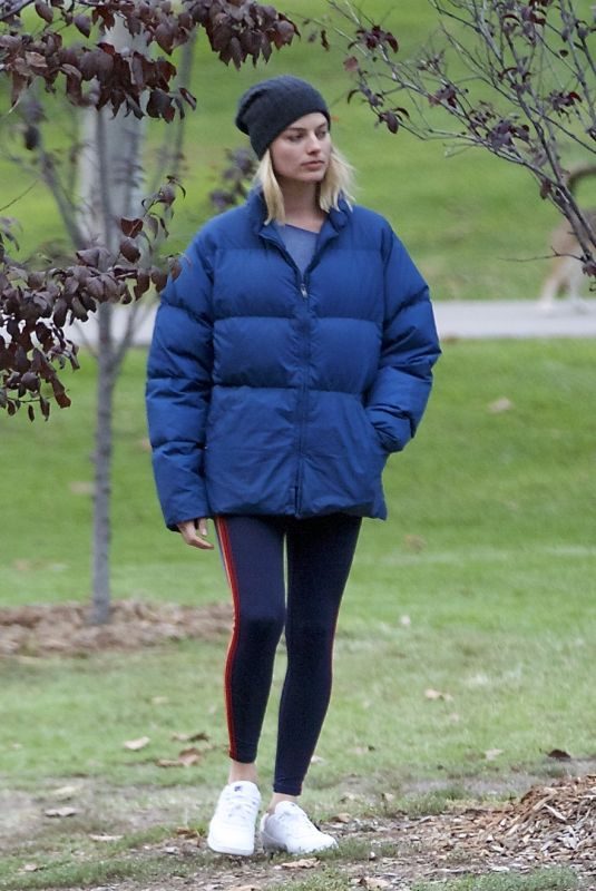 MARGOT ROBBIE at a Park in Los Angeles 11/02/2017