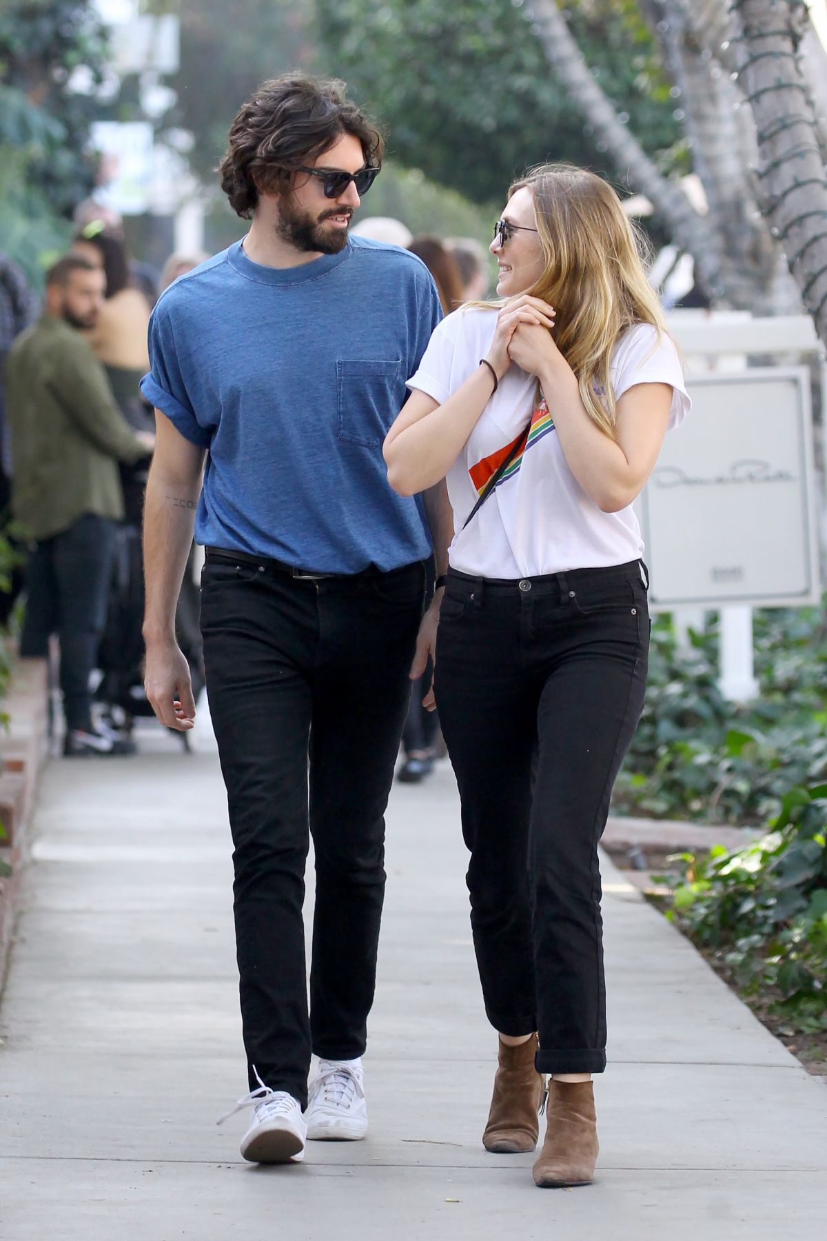 Elizabeth Olsen And Robbie Arnett Out For Ice Cream In Los Angeles 12 30 2017 Hawtcelebs