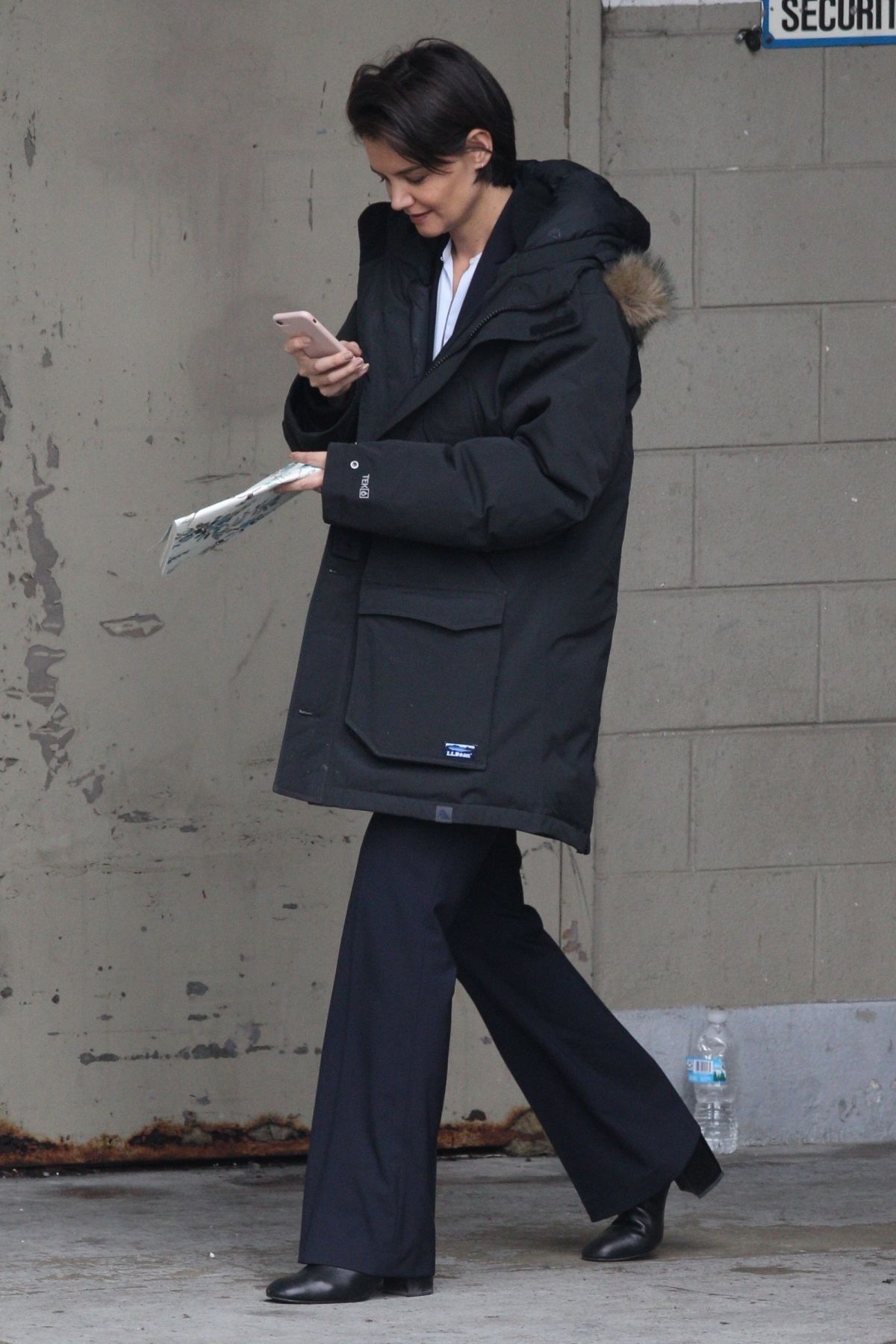 KATIE HOLMES Out and About in Chicago 03/27/2018 – HawtCelebs