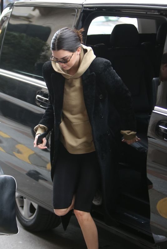 KENDALL JENNER Arrives at Her Hotel in Paris 03/19/2018