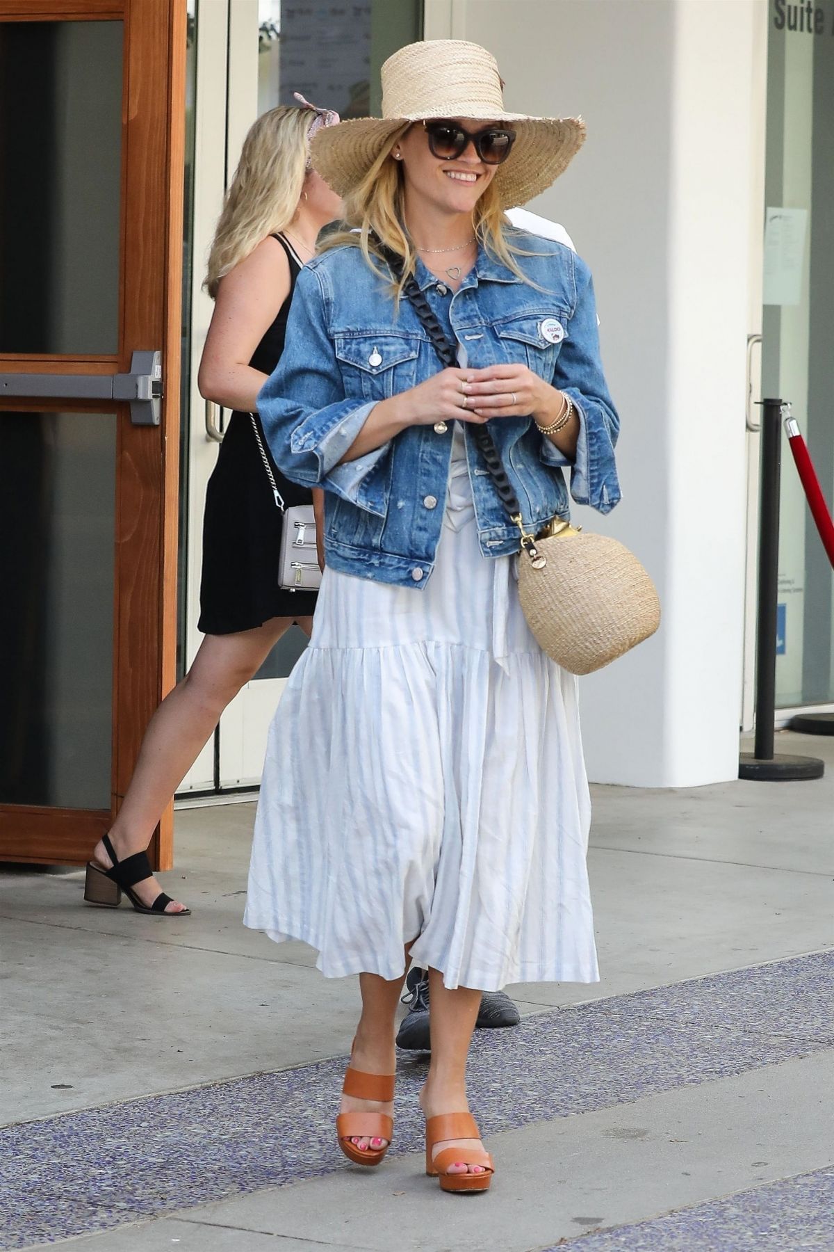 Reese Witherspoon Out For Lunch In Los Angeles 07 27 2018
