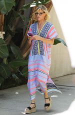 JULIE BOWEN and SOFIA VERGARA on the Set of Modern Family in Brentwood 08/16/2018