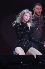 TAYLOR SWIFT Performs at Heinz Field in Pittsburgh 08/07/2018