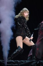 TAYLOR SWIFT Performs at Heinz Field in Pittsburgh 08/07/2018