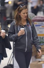 JENNIFER GARNER Out for a Coffee in New York 09/07/2018