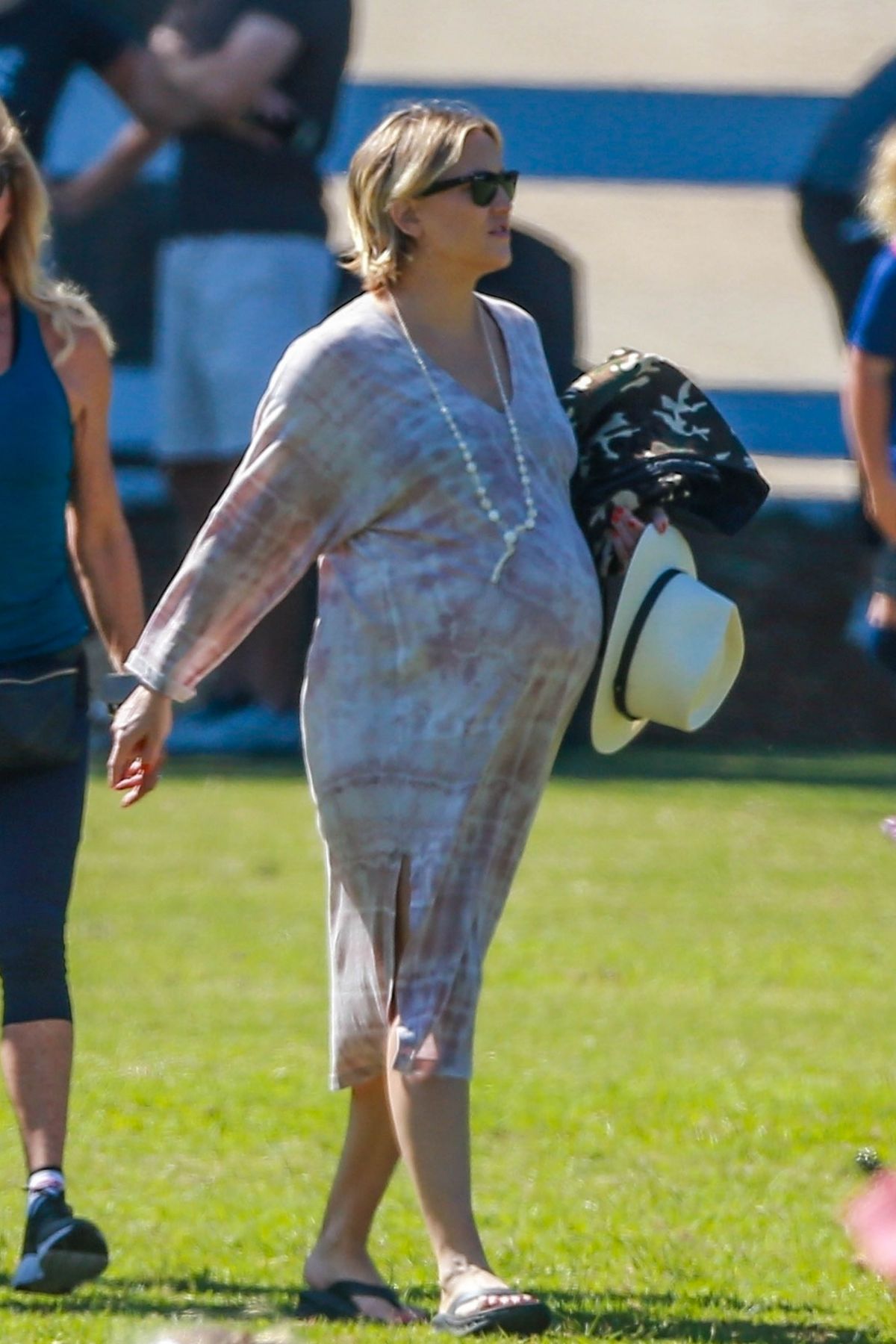 Pregnant Kate Hudson At Soccer Practice In Malibu 09232018 Hawtcelebs 