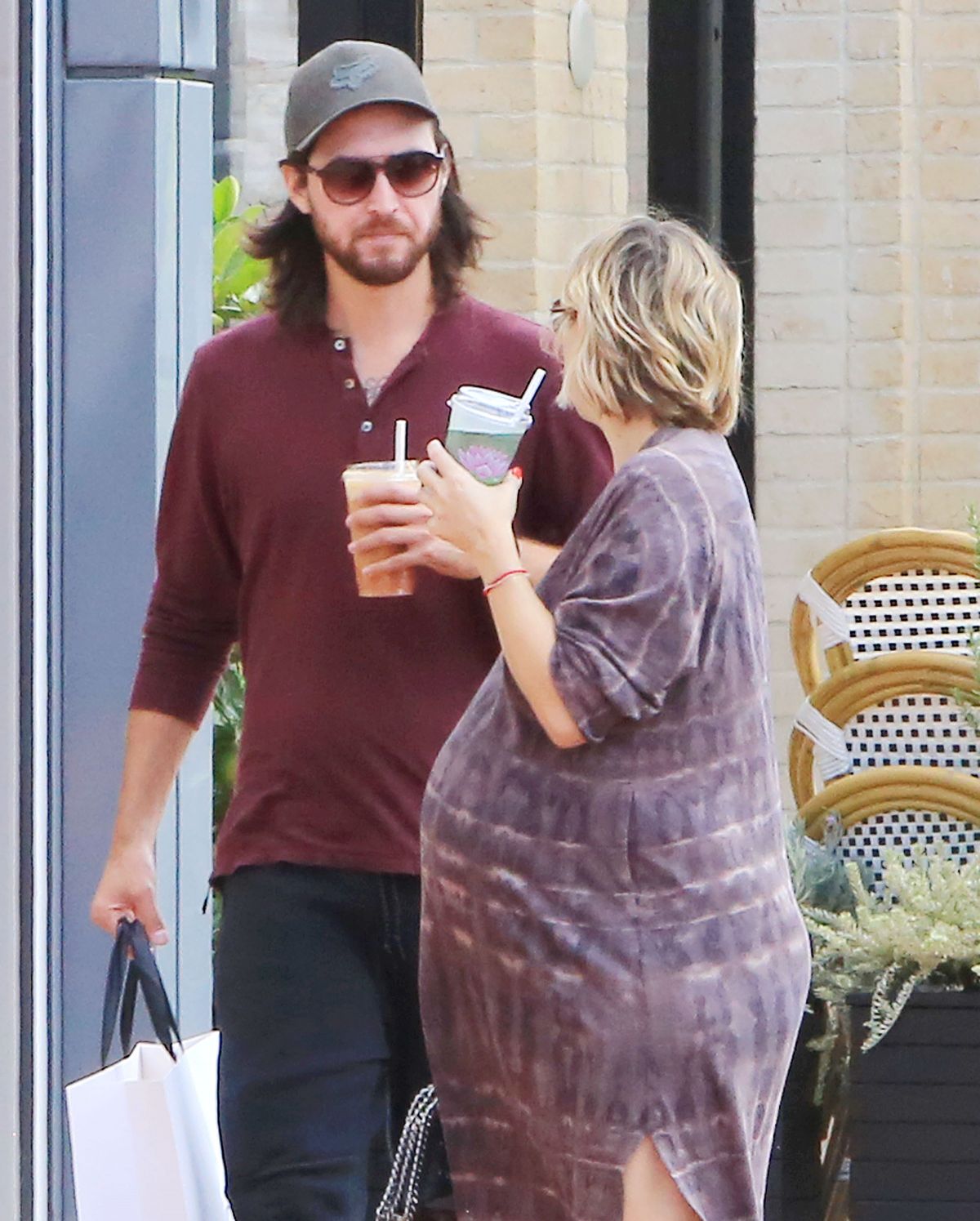 Pregnant KATE HUDSON Out and About in Los Angeles 09/24/2018 – HawtCelebs
