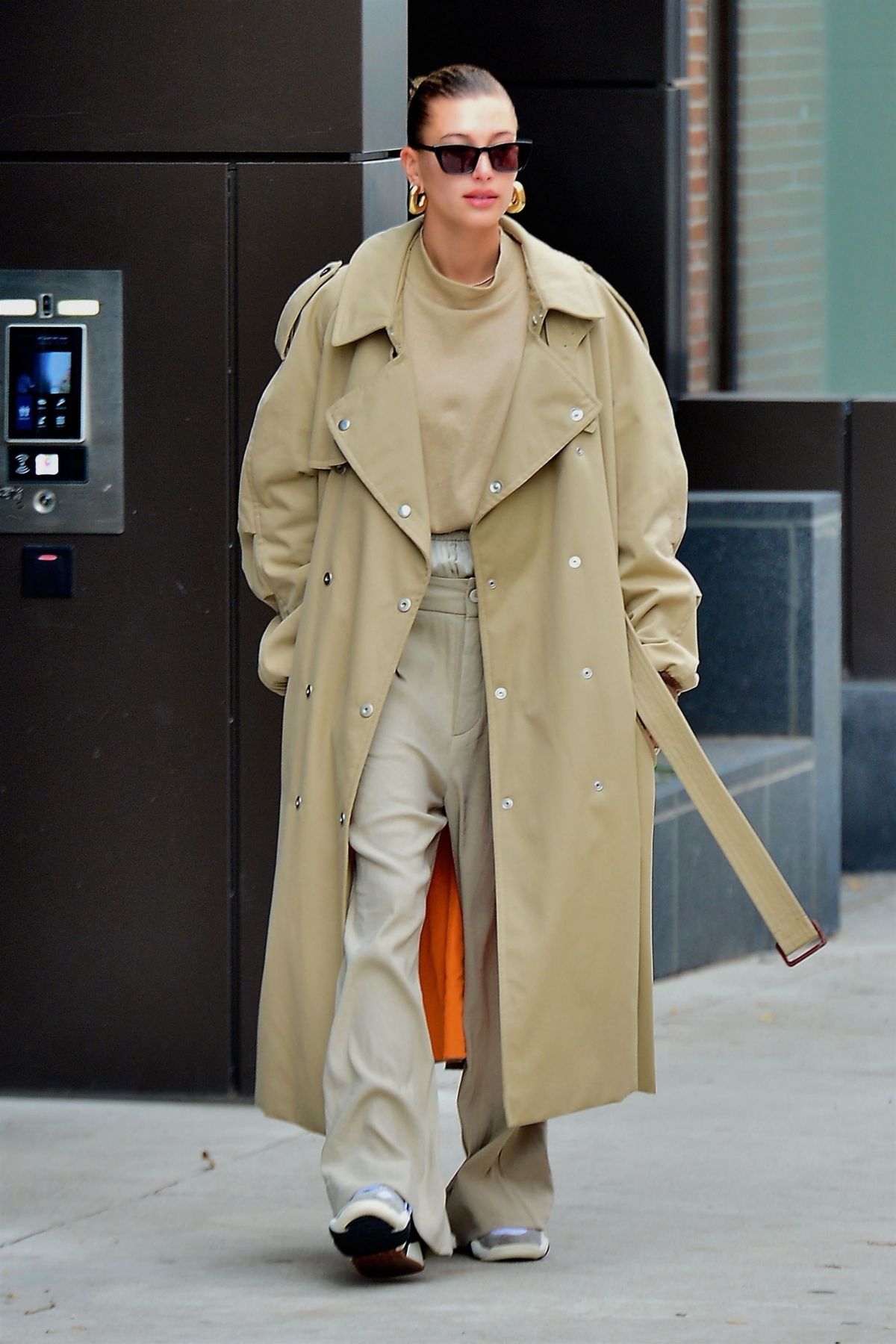 HAILEY BALDWIN Leaves Her Apartment in New York 11/19/2018 – HawtCelebs