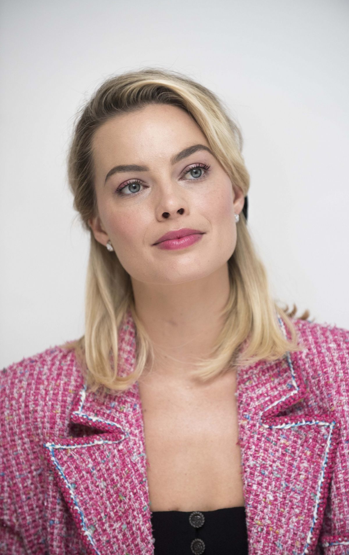 Margot Robbie At Mary Queen Of Scots Press Conference In Los Erofound