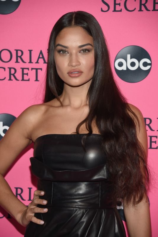 SHANINA SHAIK at Victoria’s Secret Viewing Party in New York 12/02/2018