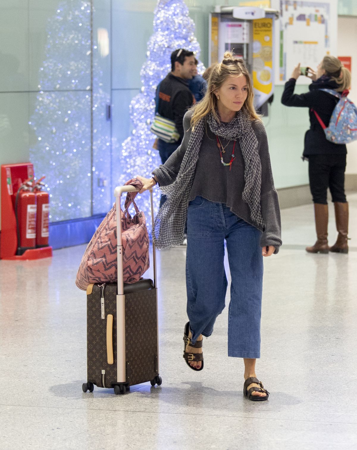 Sienna Miller Heathrow Airport December 27, 2018 – Star Style