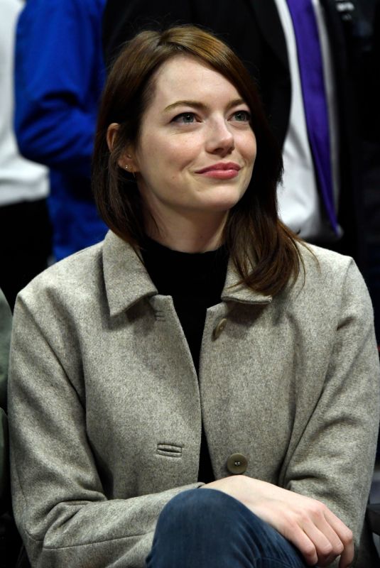 EMMA STONE and Dave McCary at Golden State Warriors vs LA Clippers Game in Los Angeles 01/18/2019