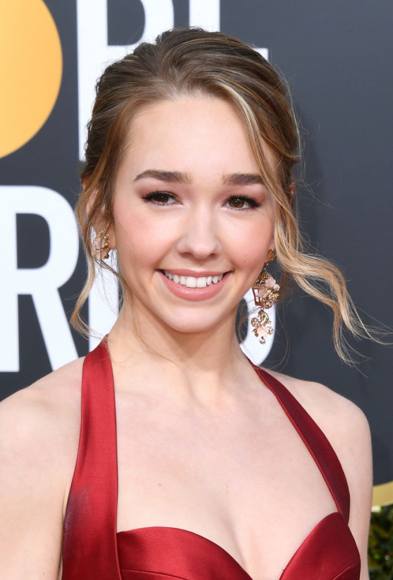 Holly Taylor At 2019 Golden Globe Awards In Beverly Hills 01 06 2019 Hawtcelebs