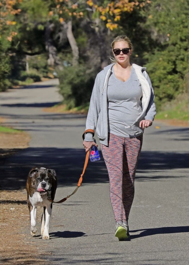 KATE UPTON Out Hiking in Hollywood Hills 01/04/2019 – HawtCelebs