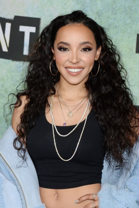 TINASHE at Rent: Live Photocall in Los Angeles 01/08/2019