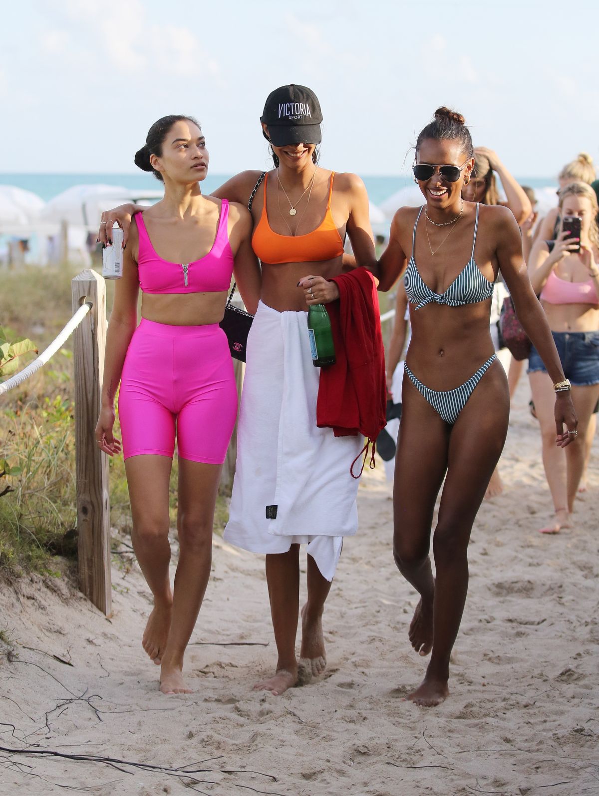 jasmine-tookes-shanina-shaik-and-lais-ribeiro-celebrates-jasmine-s-birthday-at-a-beach-in-miami-02-01-2019-0.jpg