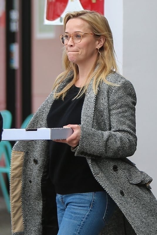 REESE WITHERSPOON Leaves Pizzana in Brentwood 02/21/2019