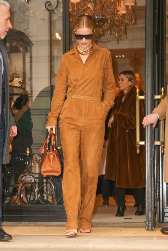 ROSIE HUNTINGTON WHITELEY Leaves Ralph Lauren Fashion Show in New York 02/07/2019