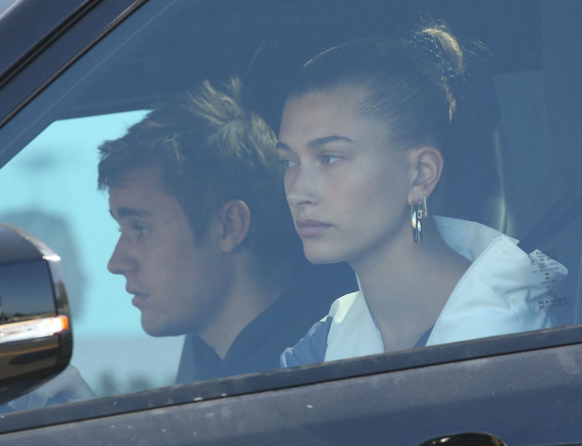 hailey-and-justin-bieber-out-in-laguna-beach-03-30-2019-5.jpg